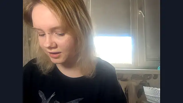 KrystenHoye online show from 04/05/26, 12:23