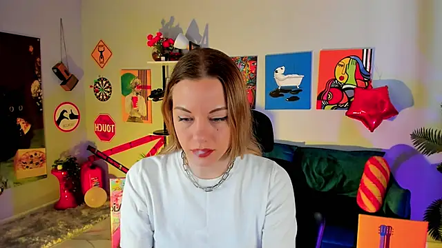 VireliaMoonfall online show from 04/17/26, 08:39