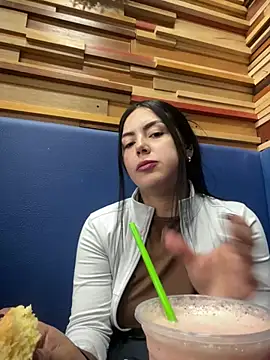 Snapshot of Cami_olarte chatting on 04/11/26, 07:28 Cami olarte online show from 04/11/26, 07:28