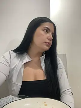 Cami olarte online show from 04/25/26, 12:46