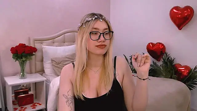 Snapshot of blonde_angell chatting on 04/07/26, 03:08 blonde angell online show from 04/07/26, 03:08