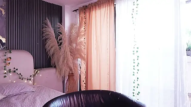 LilithLuxor  online show from 04/10/26, 02:13