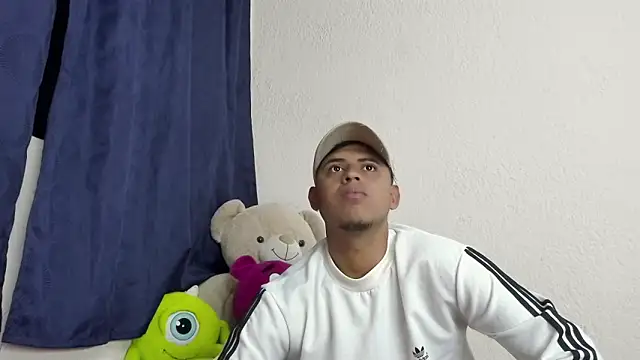 Snapshot of Zaym_Liam chatting on 03/28/26, 12:11 Zaym Liam online show from 03/28/26, 12:11