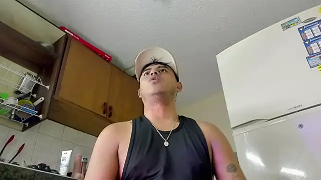 Snapshot of Zaym_Liam chatting on 04/14/26, 09:09 Zaym Liam online show from 04/14/26, 09:09