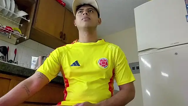 Snapshot of Zaym_Liam chatting on 04/11/26, 08:01 Zaym Liam online show from 04/11/26, 08:01