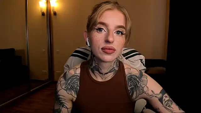Snapshot of harley_kimm chatting on 05/26/26, 04:43 harley kimm online show from 05/26/26, 04:43