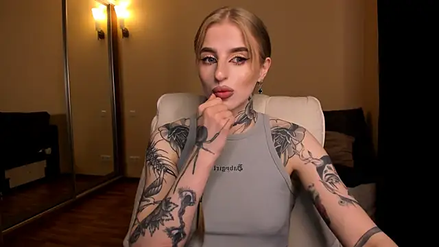 Snapshot of harley_kimm chatting on 05/17/26, 04:56 harley kimm online show from 05/17/26, 04:56