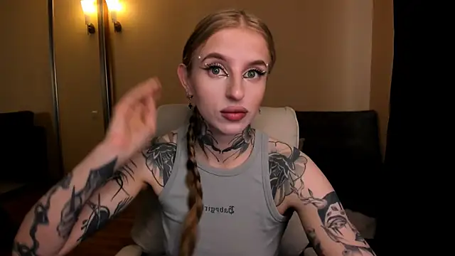 Snapshot of harley_kimm chatting on 05/19/26, 04:52 harley kimm online show from 05/19/26, 04:52
