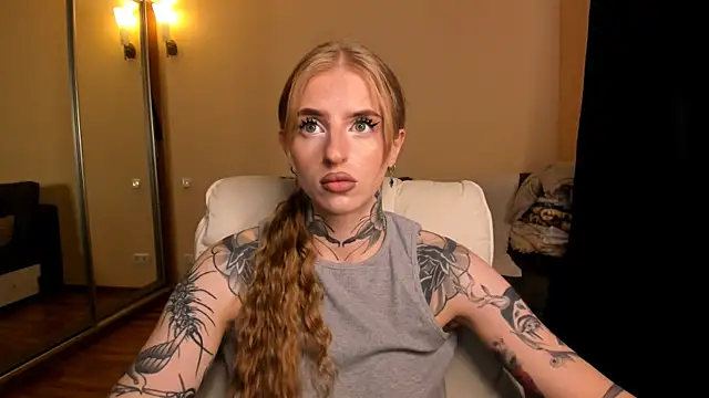 Snapshot of harley_kimm chatting on 07/08/26, 05:30 harley kimm online show from 07/08/26, 05:30