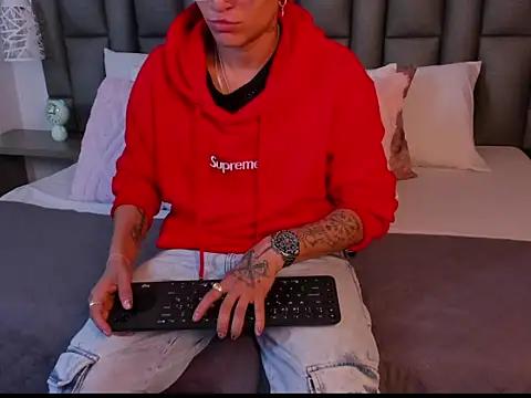 Snapshot of ZoeGrey chatting on 04/11/26, 12:31 ZoeGrey online show from 04/11/26, 12:31