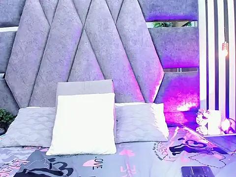 Snapshot of WinnieClarke chatting on 03/28/26, 11:55 WinnieClarke online show from 03/28/26, 11:55