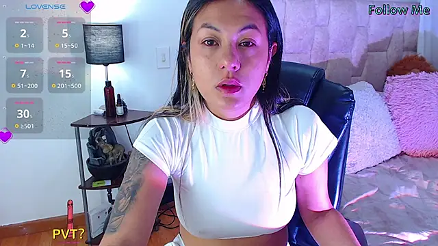 Snapshot of CharlottLee chatting on 04/15/26, 12:38 CharlottLee online show from 04/15/26, 12:38