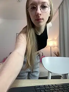 EvaEvis online show from 04/10/26, 07:04