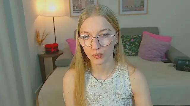 EvaEvis online show from 04/13/26, 09:02