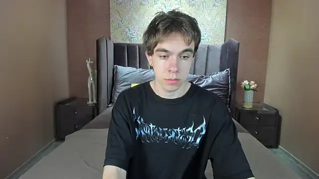 Snapshot of DaveBevy chatting on 06/12/26, 07:55 DaveBevy online show from 06/12/26, 07:55