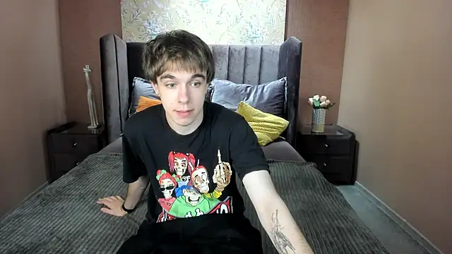 Snapshot of DaveBevy chatting on 06/17/26, 07:35 DaveBevy online show from 06/17/26, 07:35
