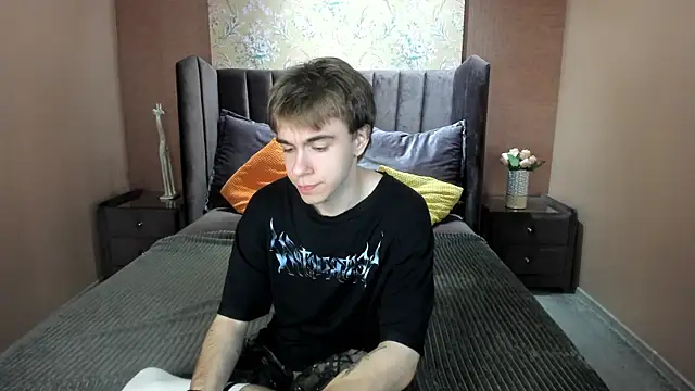 Snapshot of DaveBevy chatting on 06/19/26, 07:41 DaveBevy online show from 06/19/26, 07:41