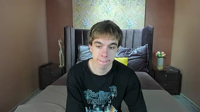 Snapshot of DaveBevy chatting on 06/11/26, 07:44 DaveBevy online show from 06/11/26, 07:44