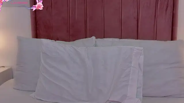 MoollyLove online show from 06/30/26, 11:43