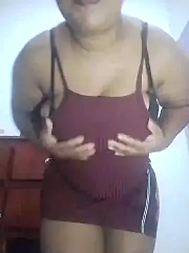 Snapshot of kimberlly25 chatting on 04/14/26, 01:54 kimberlly25 online show from 04/14/26, 01:54