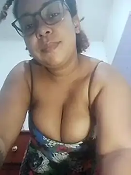 Snapshot of kimberlly25 chatting on 04/15/26, 02:06 kimberlly25 online show from 04/15/26, 02:06