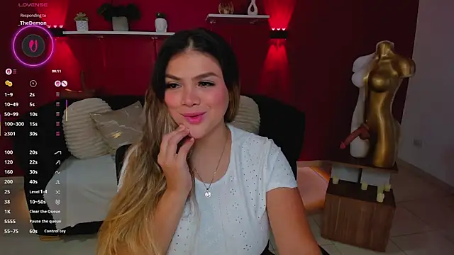 Snapshot of Sofia_Velvetx chatting on 05/06/26, 02:43 Sofia Velvetx online show from 05/06/26, 02:43