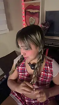 NinaValencia  online show from 05/23/26, 11:15
