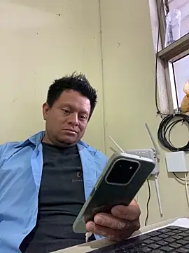 Luis-Armando online show from 04/15/26, 05:17