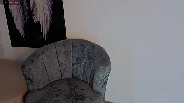 leyla dikens  online show from 04/07/26, 12:29