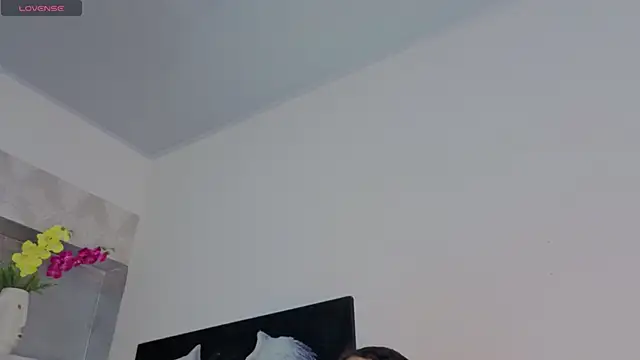 leyla dikens  online show from 04/06/26, 01:23