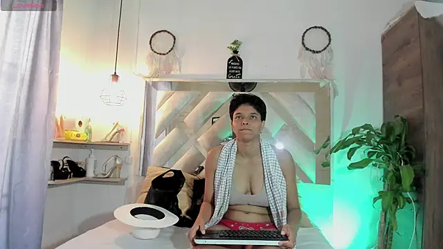 Natasha and zoe  online show from 04/21/26, 03:18