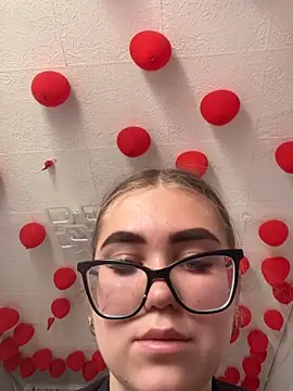 Snapshot of MissAuroraX chatting on 04/01/26, 10:27 MissAuroraX online show from 04/01/26, 10:27