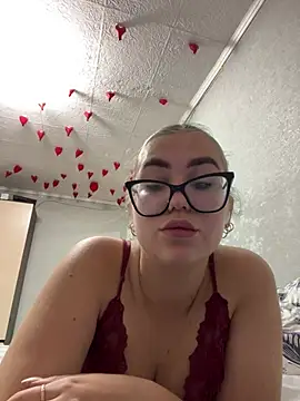 MissAuroraX online show from 05/16/26, 10:42