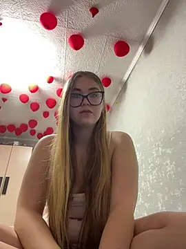 MissAuroraX online show from 04/20/26, 10:00