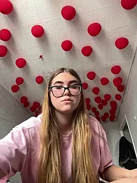 Snapshot of MissAuroraX chatting on 03/27/26, 09:10 MissAuroraX online show from 03/27/26, 09:10