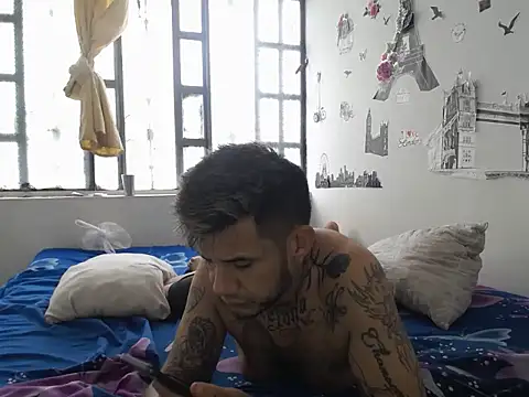 Snapshot of allison_maxtattoo_ chatting on 04/16/26, 08:53 allison maxtattoo online show from 04/16/26, 08:53