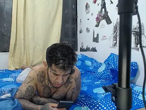 Snapshot of allison_maxtattoo_ chatting on 04/21/26, 04:08 allison maxtattoo online show from 04/21/26, 04:08