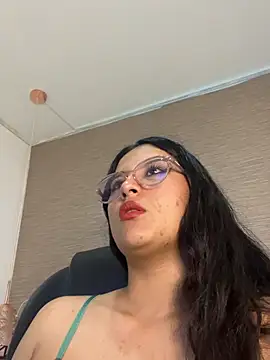 Snapshot of babylexi18 chatting on 06/27/26, 07:42 babylexi18 online show from 06/27/26, 07:42