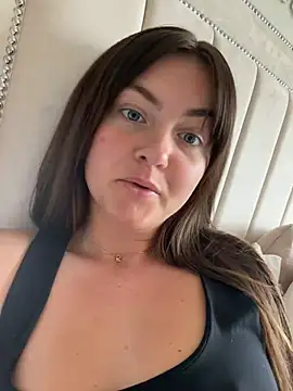 Snapshot of LolaSkyee chatting on 04/13/26, 12:09 LolaSkyee online show from 04/13/26, 12:09