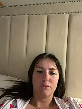 Snapshot of LolaSkyee chatting on 05/08/26, 06:39 LolaSkyee online show from 05/08/26, 06:39