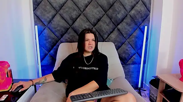 Snapshot of MatthewDavis_ chatting on 04/12/26, 11:46 MatthewDavis online show from 04/12/26, 11:46