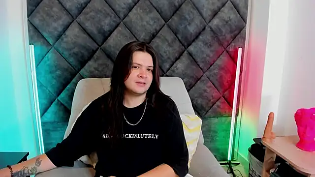 Snapshot of MatthewDavis_ chatting on 04/08/26, 11:33 MatthewDavis online show from 04/08/26, 11:33