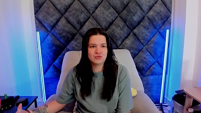 Snapshot of MatthewDavis_ chatting on 04/10/26, 11:17 MatthewDavis online show from 04/10/26, 11:17