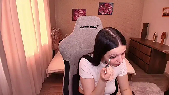 EvaSmeet online show from 04/14/26, 05:12