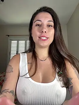 Snapshot of Carolzinhalux69 chatting on 05/20/26, 04:37 Carolzinhalux69 online show from 05/20/26, 04:37
