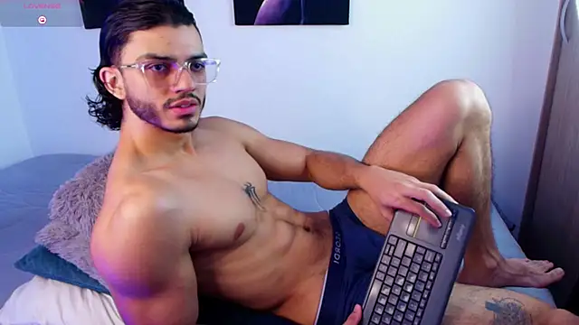 Snapshot of IamAxel03 chatting on 06/17/26, 08:19 IamAxel03 online show from 06/17/26, 08:19