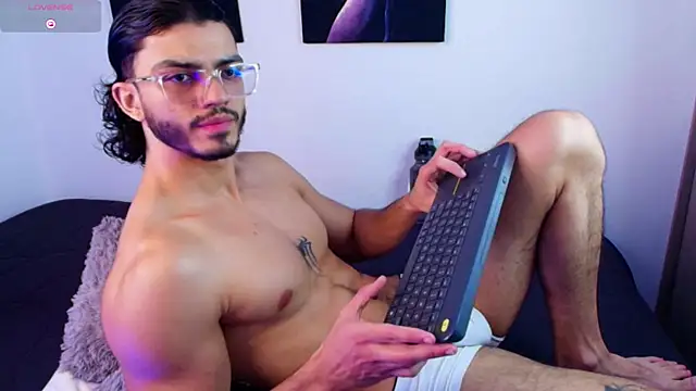 Snapshot of IamAxel03 chatting on 07/01/26, 07:47 IamAxel03 online show from 07/01/26, 07:47