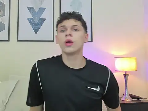 Snapshot of mykelcano chatting on 03/31/26, 01:57 mykelcano online show from 03/31/26, 01:57