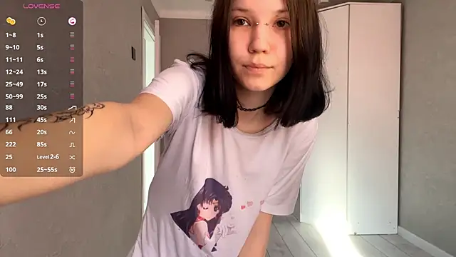 AmeliaMiotii online show from 04/05/26, 10:11