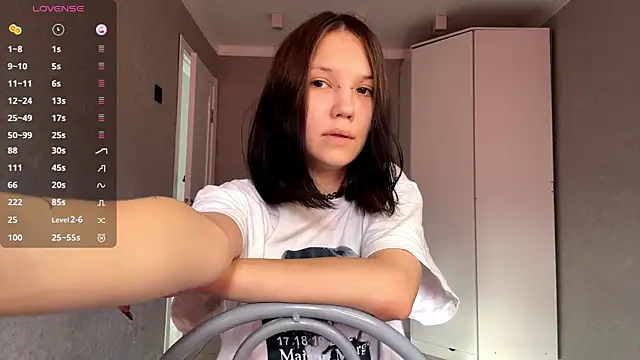 AmeliaMiotii online show from 04/07/26, 10:06